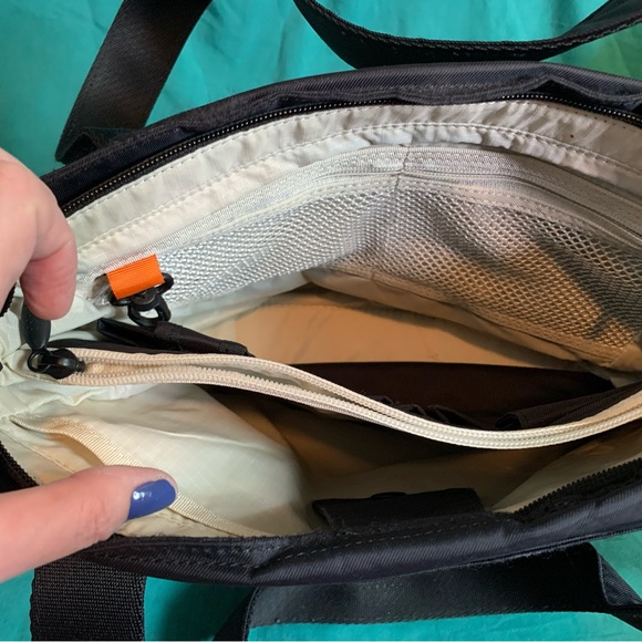 Gravis black shoulder purse/bag - Picture 4 of 5